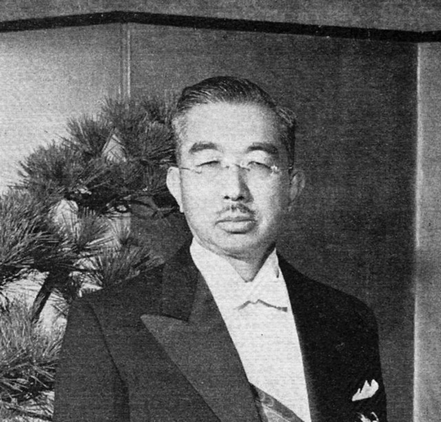 Emperor_Showa_1956-11-face.jpg